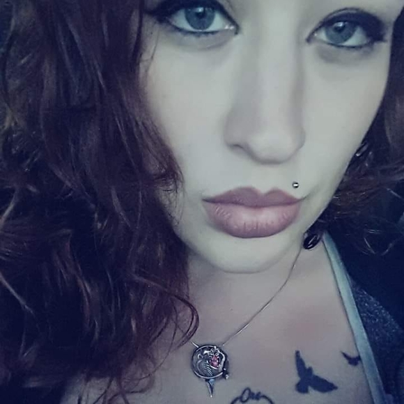 Meet your Posher, Jeannette - Picture 1 of 1